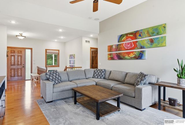 4905 Chennault Street, Papillion, NE 68133