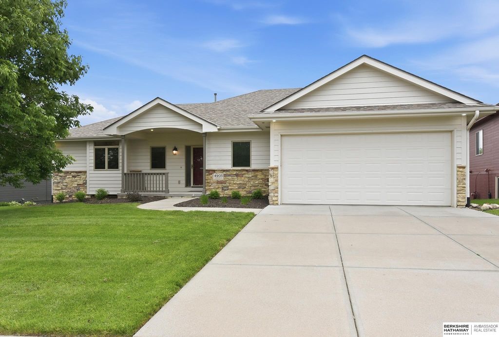 4905 Chennault Street, Papillion, NE 68133