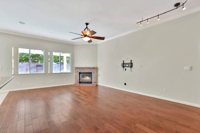 9404 Lyndley Plaza Way, Elk Grove, CA 95624