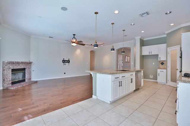 9404 Lyndley Plaza Way, Elk Grove, CA 95624