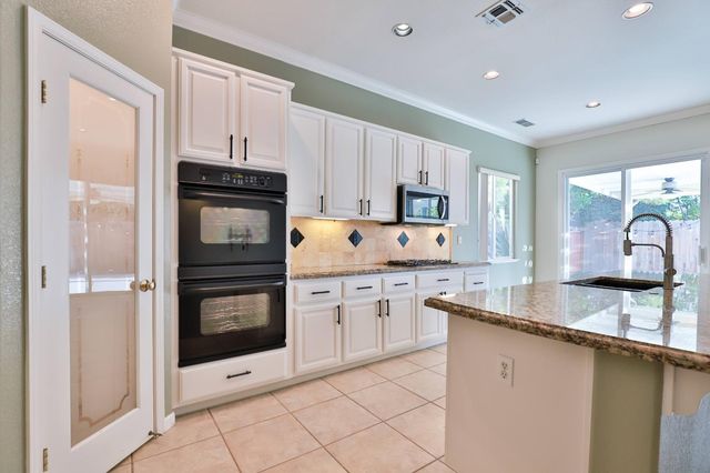 9404 Lyndley Plaza Way, Elk Grove, CA 95624