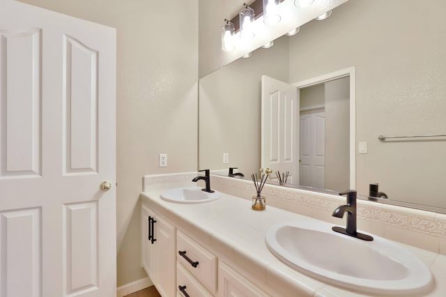 9404 Lyndley Plaza Way, Elk Grove, CA 95624