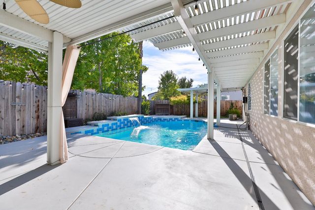 9404 Lyndley Plaza Way, Elk Grove, CA 95624