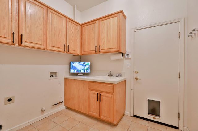 9404 Lyndley Plaza Way, Elk Grove, CA 95624