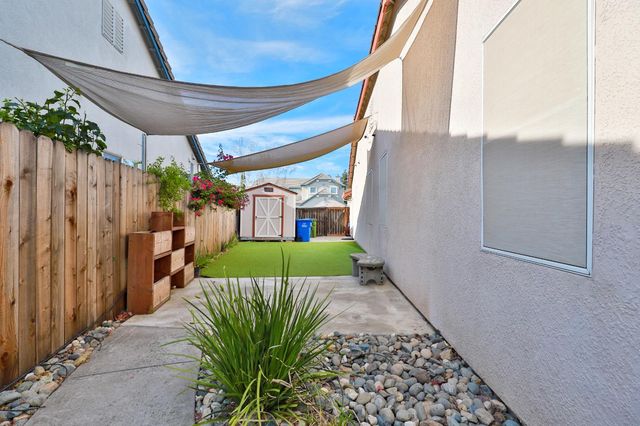9404 Lyndley Plaza Way, Elk Grove, CA 95624