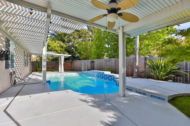 9404 Lyndley Plaza Way, Elk Grove, CA 95624