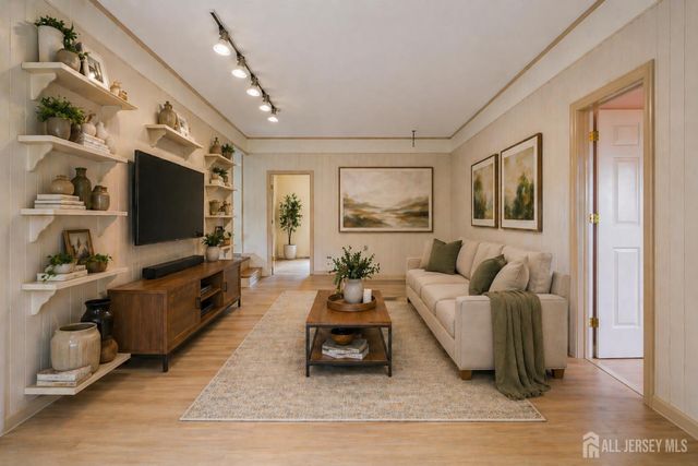 17 Green Hills Road, East Brunswick, NJ 08816