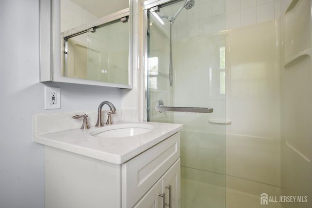 17 Green Hills Road, East Brunswick, NJ 08816