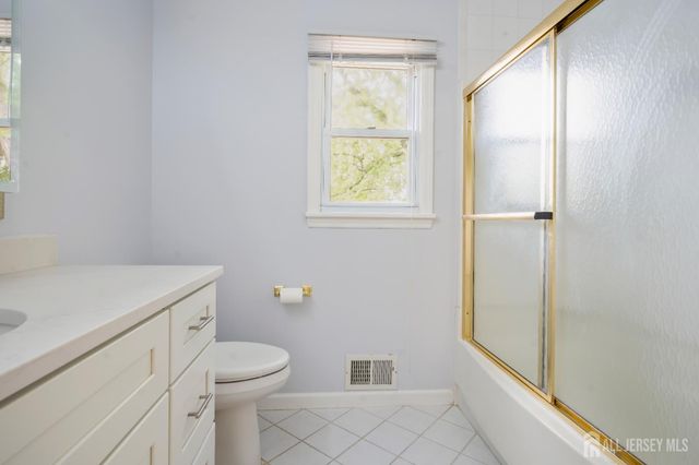 17 Green Hills Road, East Brunswick, NJ 08816