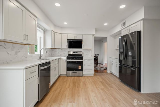 17 Green Hills Road, East Brunswick, NJ 08816