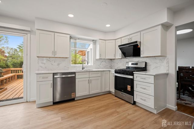 17 Green Hills Road, East Brunswick, NJ 08816