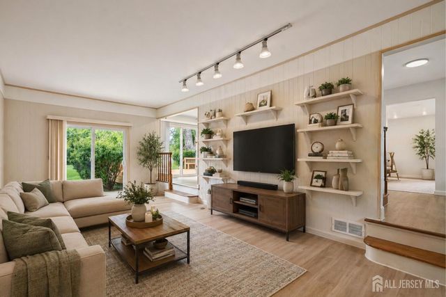 17 Green Hills Road, East Brunswick, NJ 08816