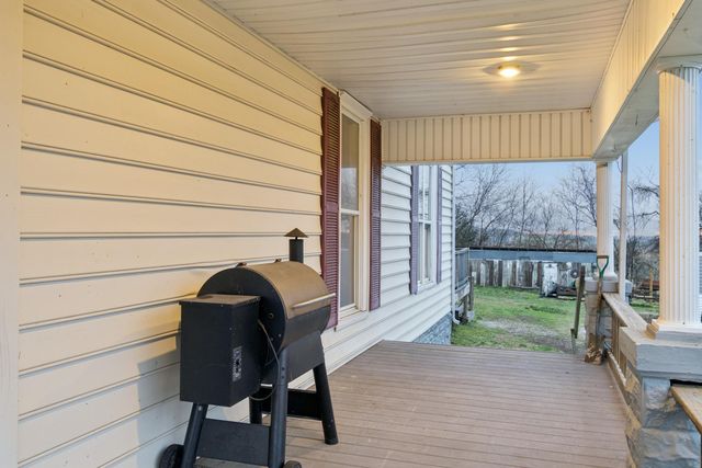 202 Kings Highway, Greenfield, MO 65661