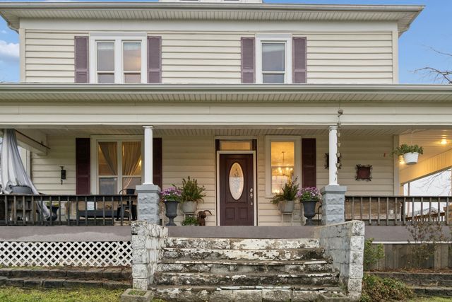 202 Kings Highway, Greenfield, MO 65661