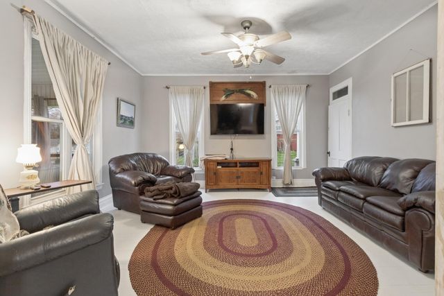 202 Kings Highway, Greenfield, MO 65661