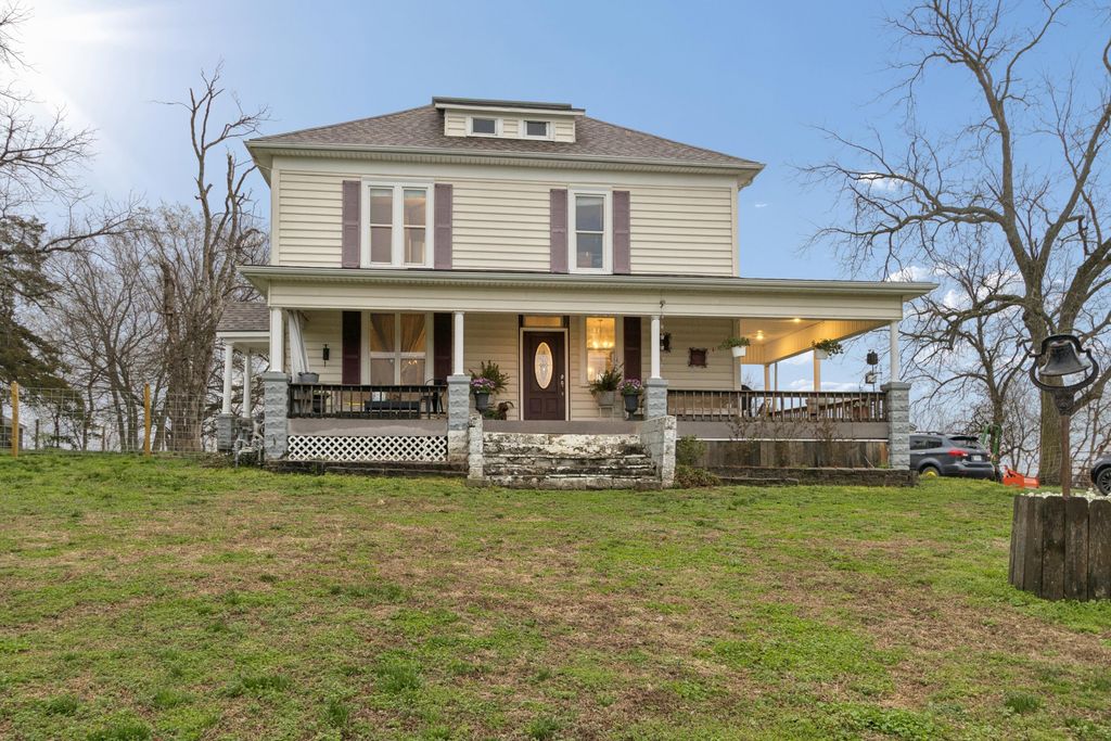 202 Kings Highway, Greenfield, MO 65661