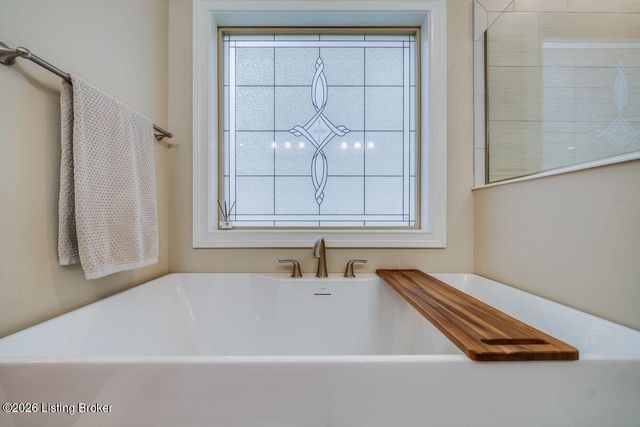 115 Locust Park Pl, Louisville, KY 40245