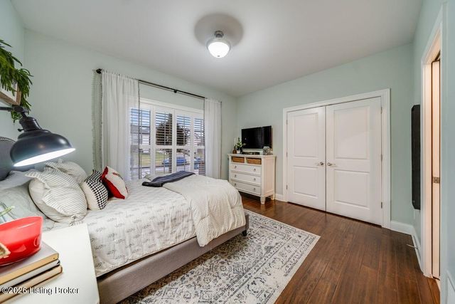 115 Locust Park Pl, Louisville, KY 40245