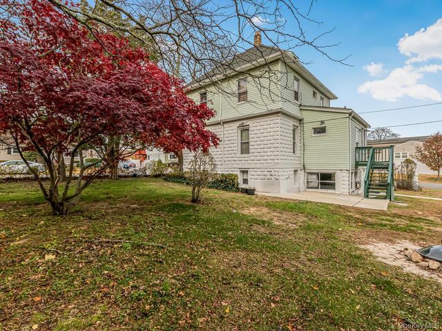 90 Meucci Avenue, Copiague, NY 11726