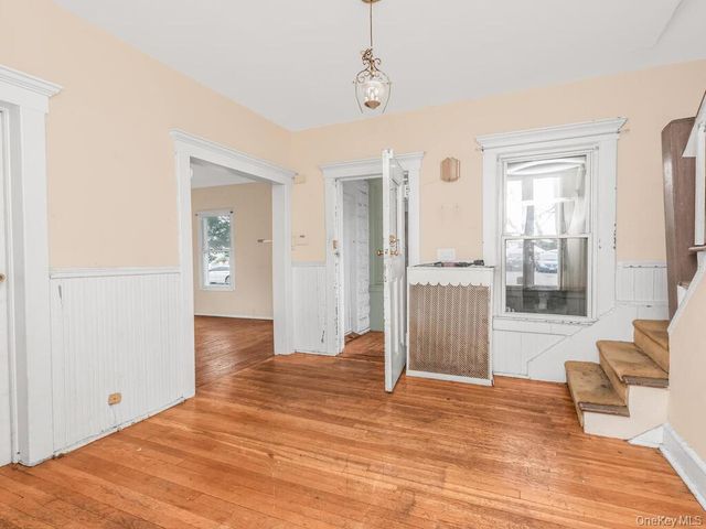 90 Meucci Avenue, Copiague, NY 11726