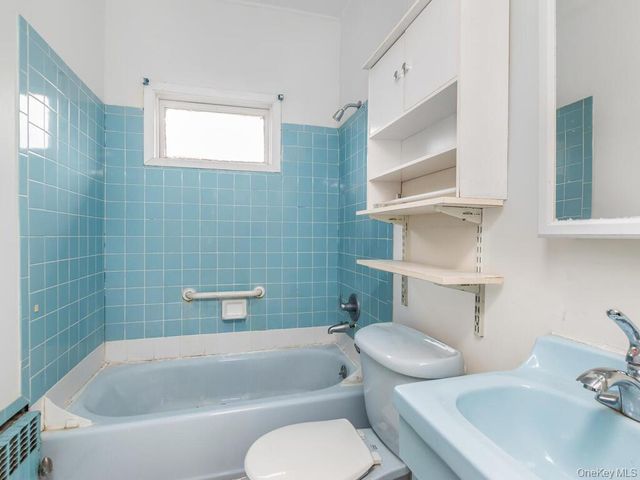 90 Meucci Avenue, Copiague, NY 11726