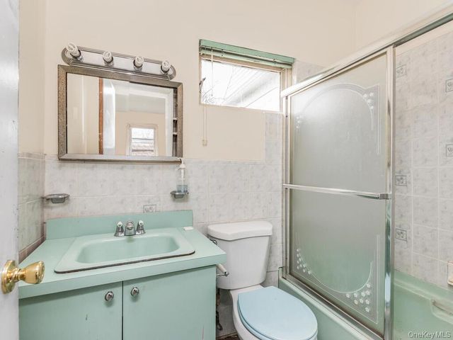 90 Meucci Avenue, Copiague, NY 11726