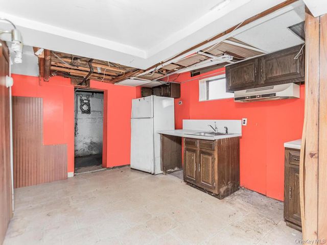 90 Meucci Avenue, Copiague, NY 11726