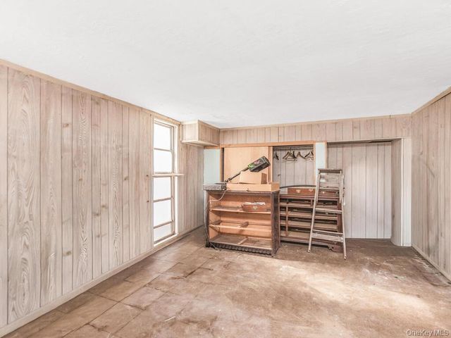 90 Meucci Avenue, Copiague, NY 11726