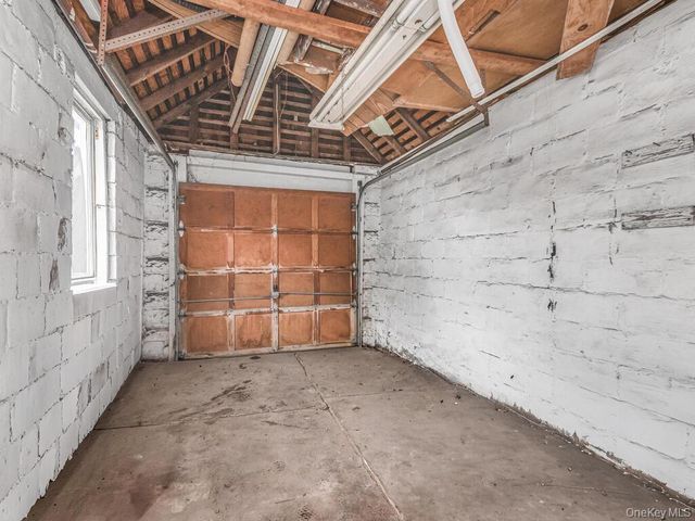 90 Meucci Avenue, Copiague, NY 11726