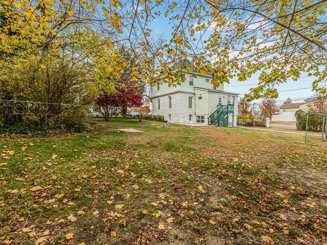 90 Meucci Avenue, Copiague, NY 11726