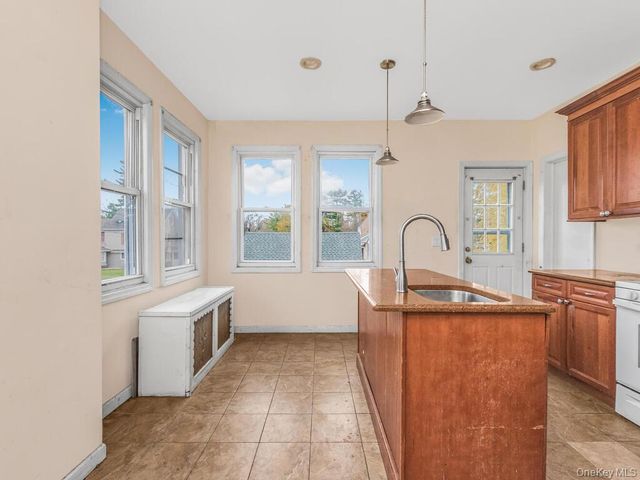 90 Meucci Avenue, Copiague, NY 11726