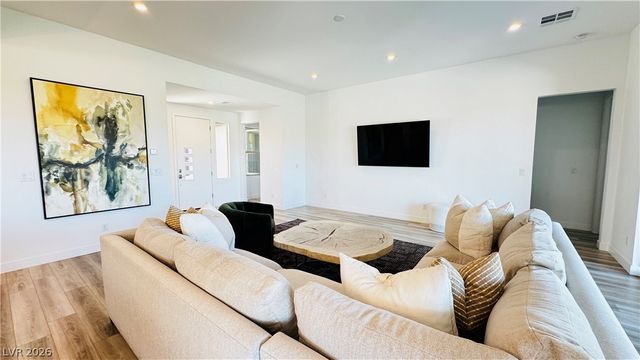 9836 Starlight Ridge Avenue, Las Vegas, NV 89148