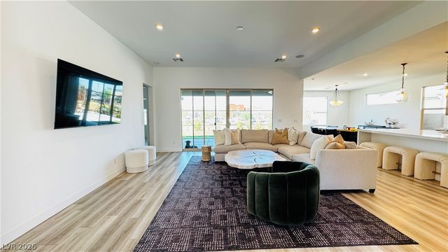 9836 Starlight Ridge Avenue, Las Vegas, NV 89148