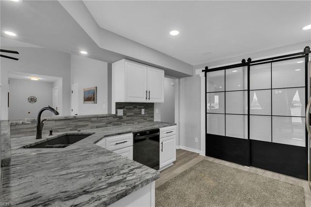 212 Dockside Dr Apt C, Hampton, VA 23669