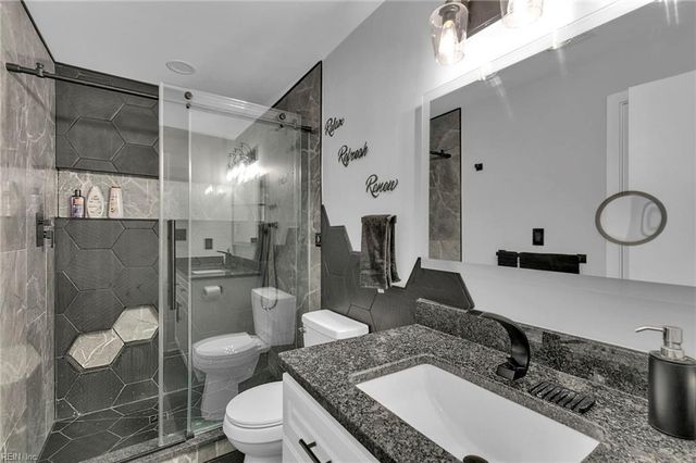 212 Dockside Dr Apt C, Hampton, VA 23669