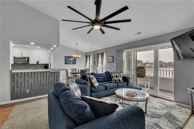 212 Dockside Dr Apt C, Hampton, VA 23669