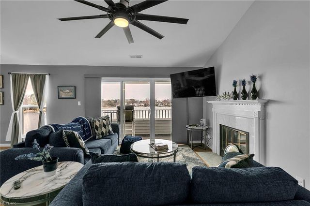 212 Dockside Dr Apt C, Hampton, VA 23669