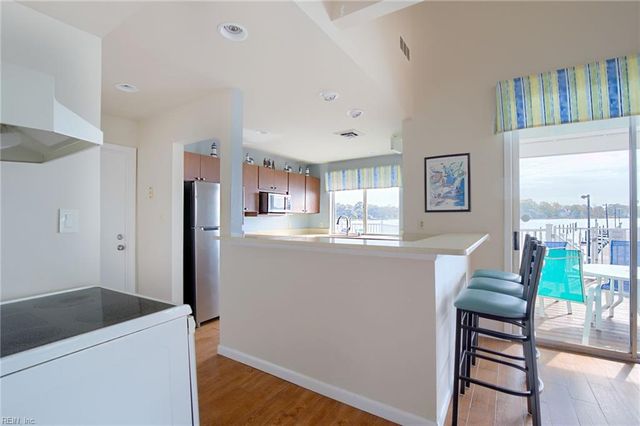 212 Dockside Dr Apt C, Hampton, VA 23669