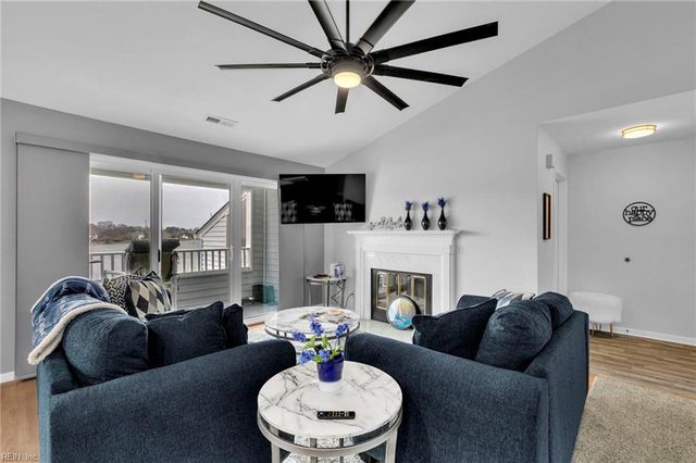 212 Dockside Dr Apt C, Hampton, VA 23669