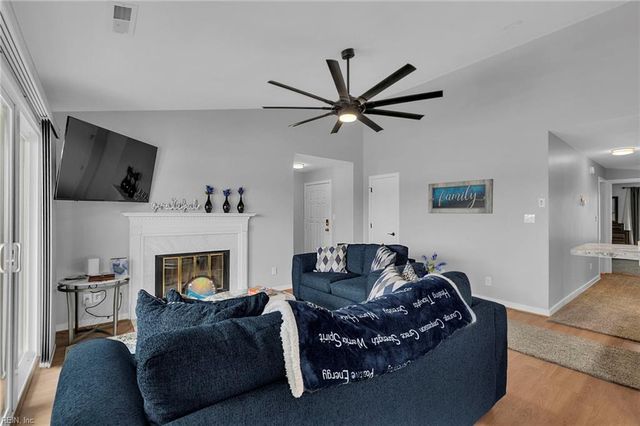 212 Dockside Dr Apt C, Hampton, VA 23669