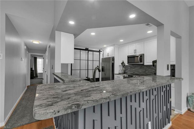 212 Dockside Dr Apt C, Hampton, VA 23669