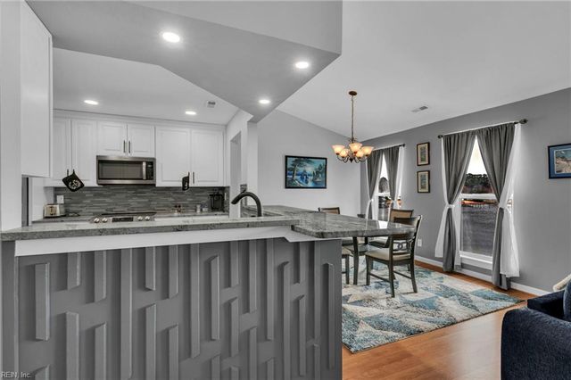 212 Dockside Dr Apt C, Hampton, VA 23669