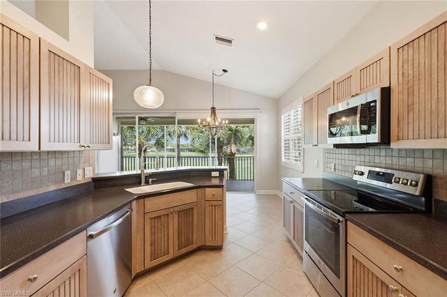 10462 Autumn Breeze DR 202, Estero, FL 34135