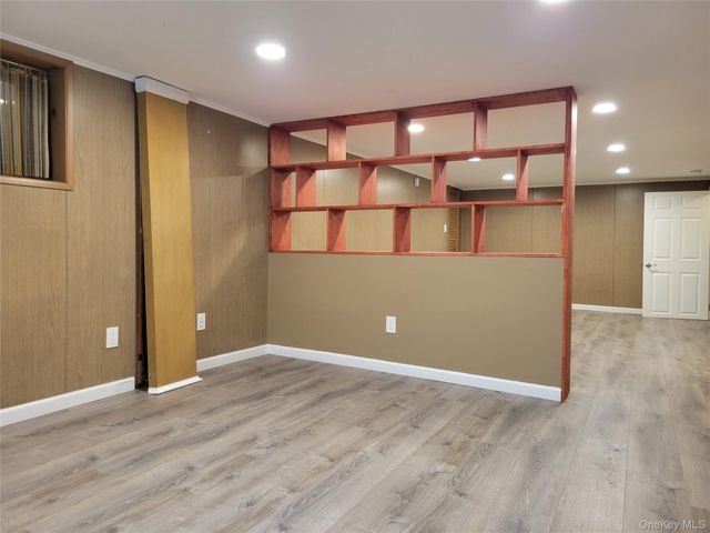 89 Beverly Avenue, Floral Park, NY 11001