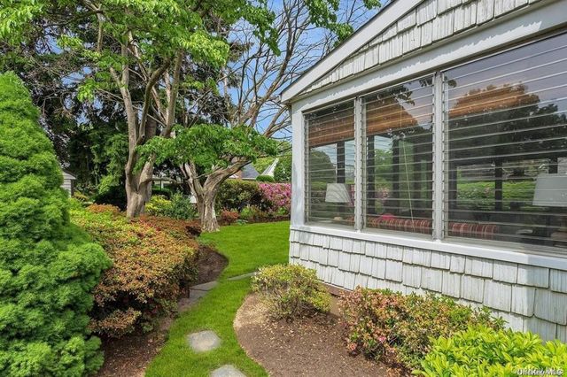 89 Beverly Avenue, Floral Park, NY 11001