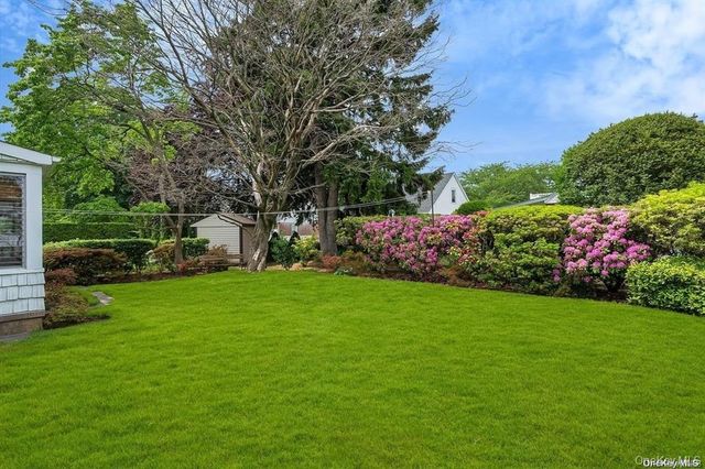 89 Beverly Avenue, Floral Park, NY 11001