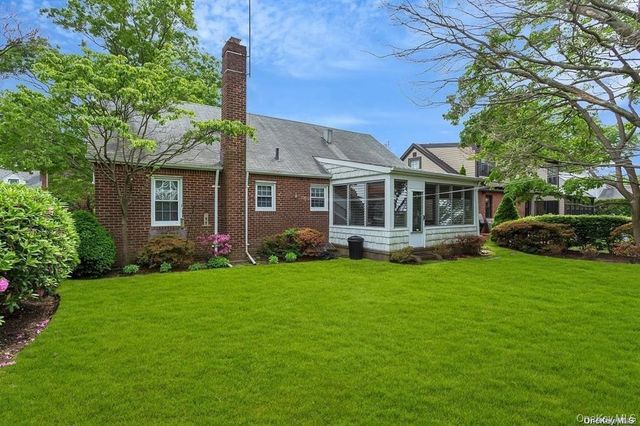 89 Beverly Avenue, Floral Park, NY 11001
