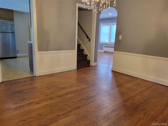 89 Beverly Avenue, Floral Park, NY 11001