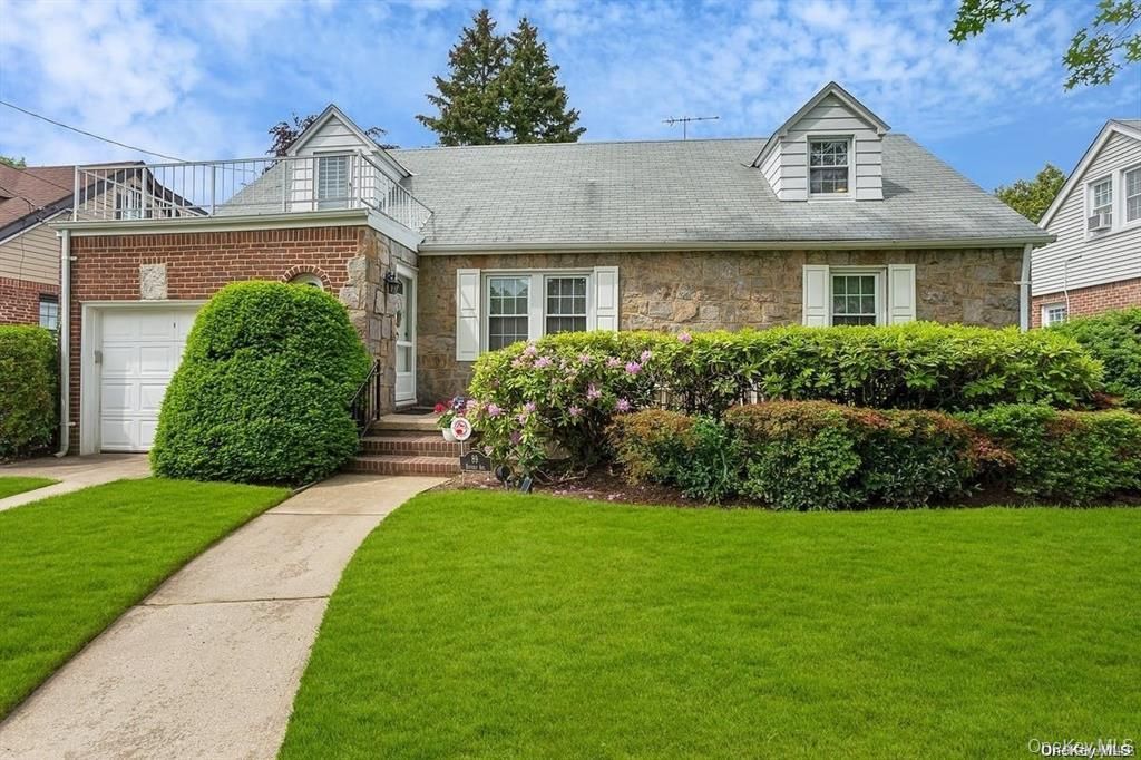 89 Beverly Avenue, Floral Park, NY 11001