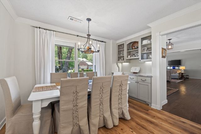 2402 NW Linebarger Lane, Bentonville, AR 72712